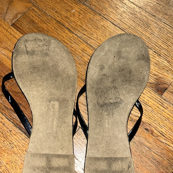 SOLD Worn Womens Flip Flops - Picture 4 of 4